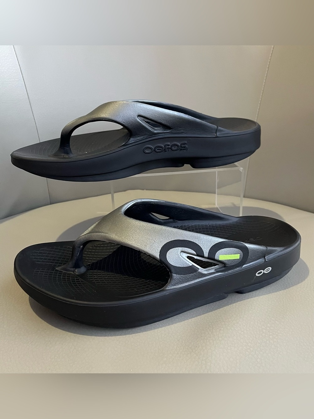 OOFOS OOriginal Recovery Sandal Toe Post Black Silver W11 M9 EUR 42